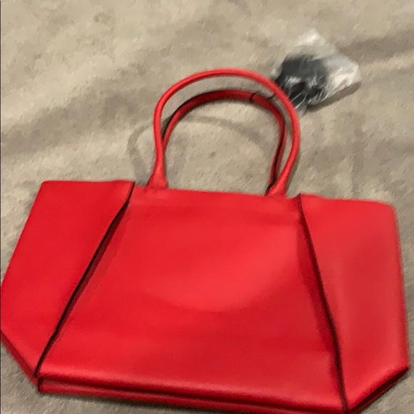 👜😍🥰Red Elizabeth Arden tote 👜 Bag 😍🥰 - Picture 2 of 4